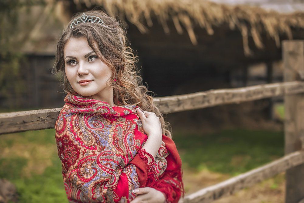 в красном платке