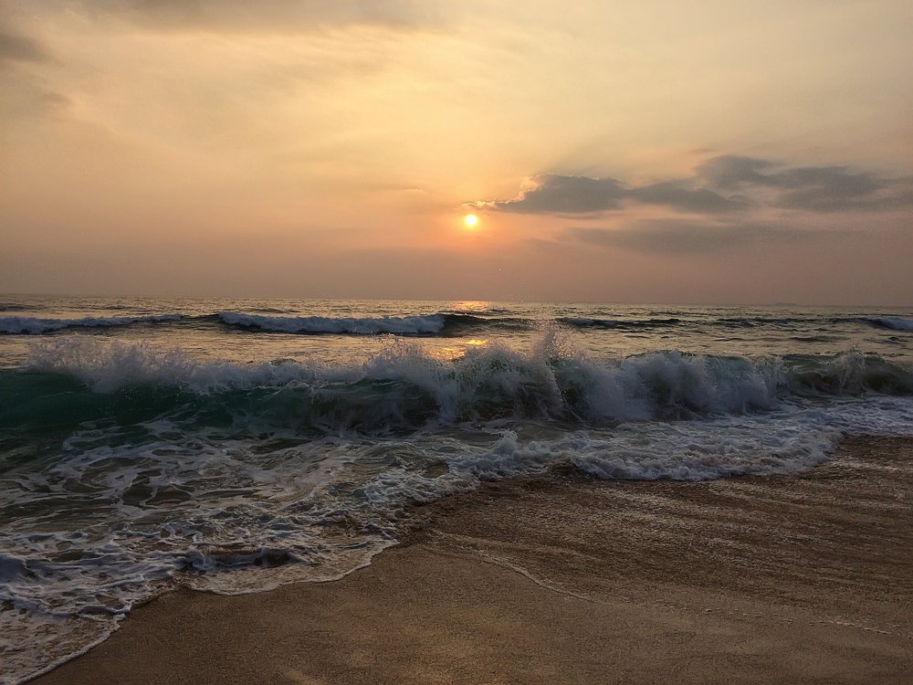 Закат на пляже Шри-Ланки