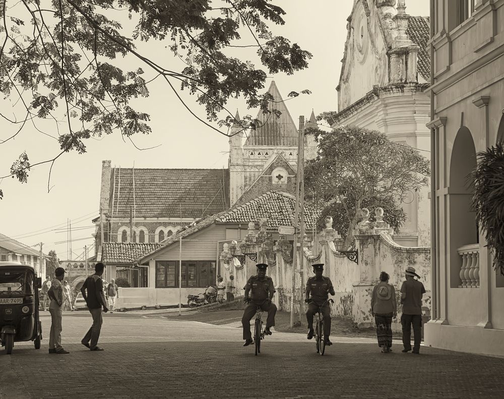 Полицейские Шри-Ланки на велосипедах