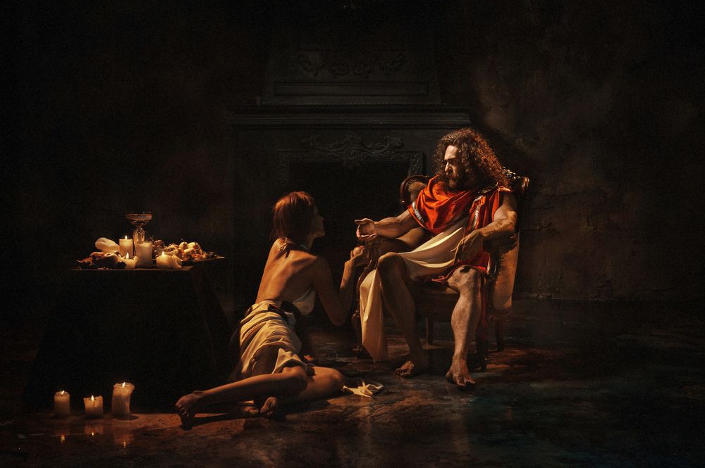 Цезаря отравили