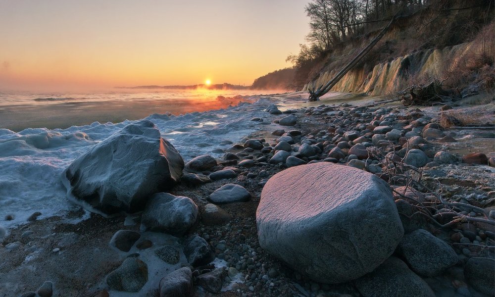 Заостровье, камни.