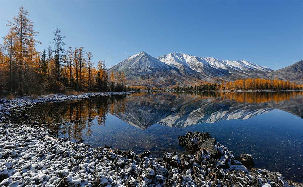 Первый снег на лавовых озёрах