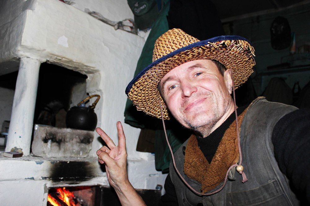 У деревенской печки