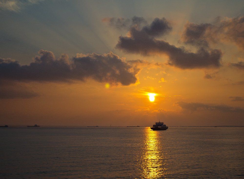 Рассвет над Керченским проливом