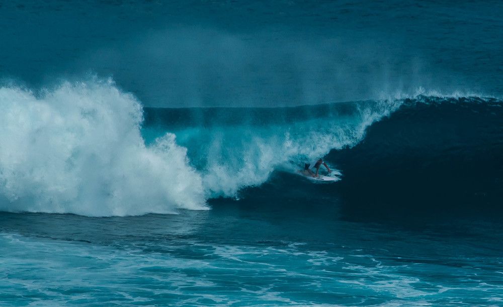 Swell in Uliwatu Bali