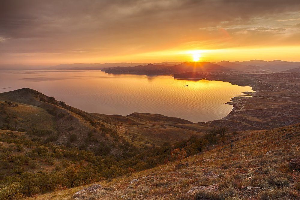 Закат на мысе Меганом