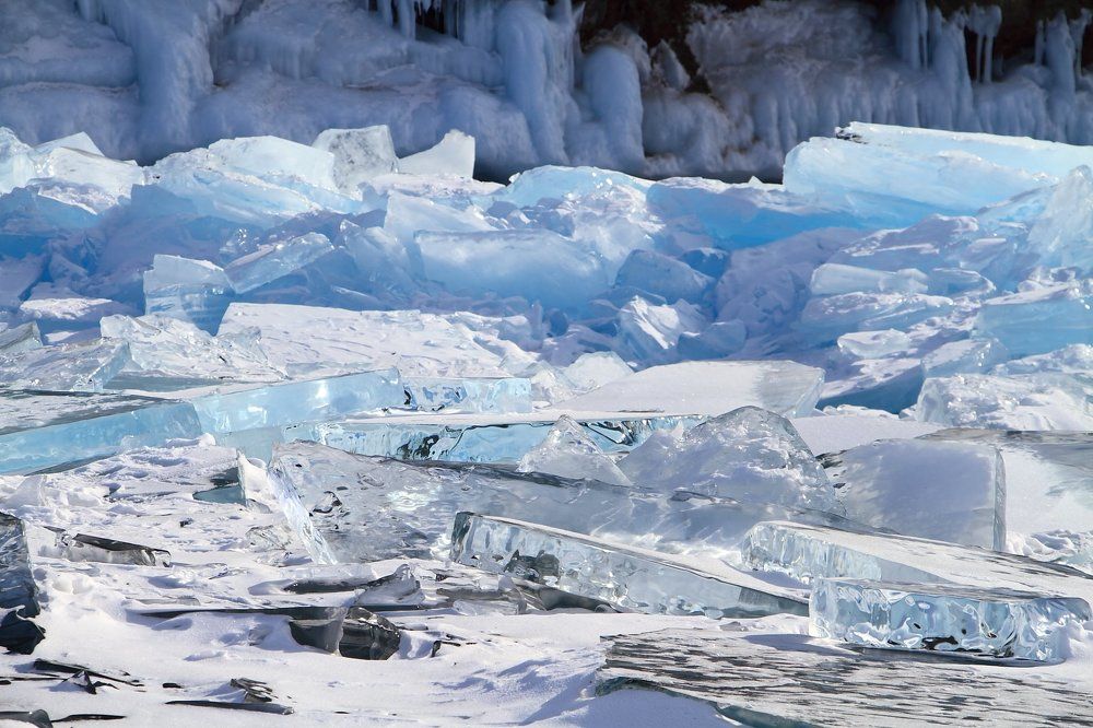 Голубой лед Байкала.