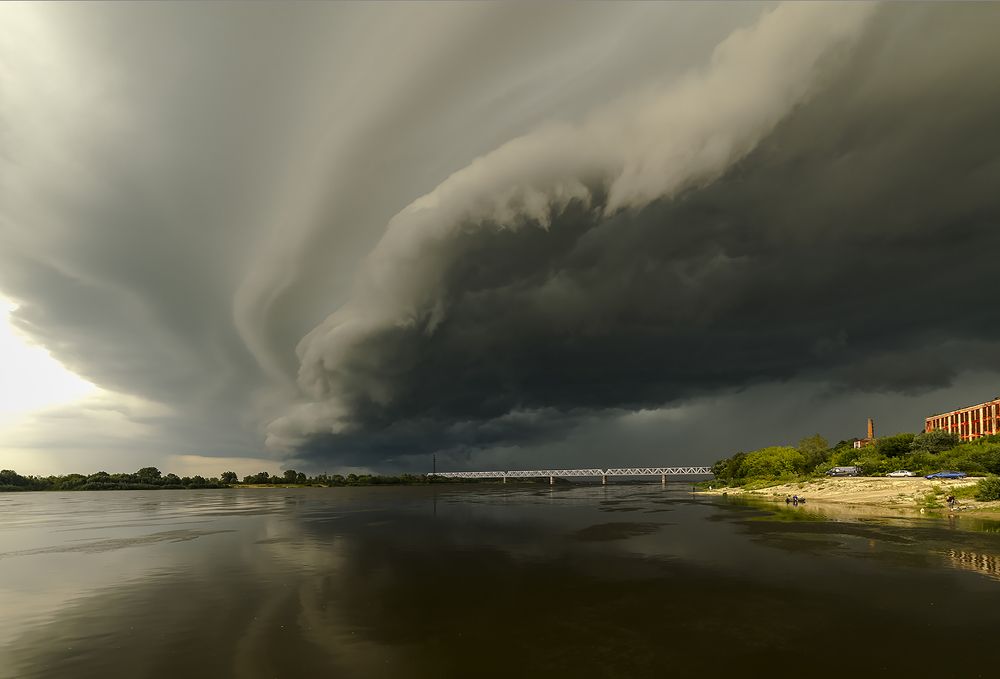 Надвигается!