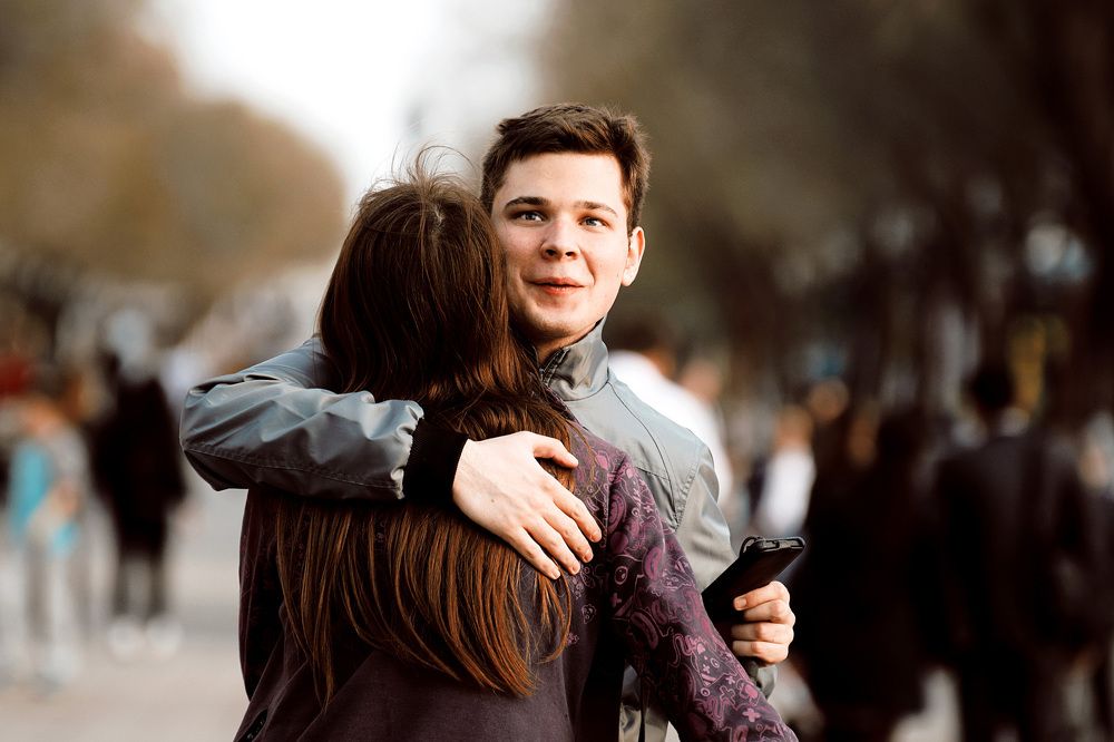 На этой фотографии незрячий парень, но его глаза настолько живые и чистые...