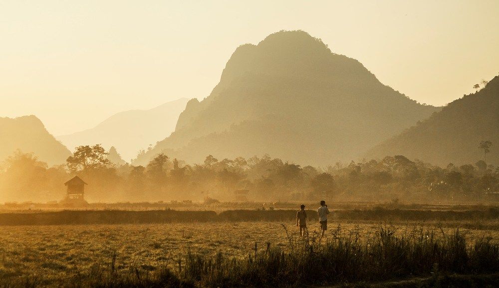 Деревенские парни из Лаоса