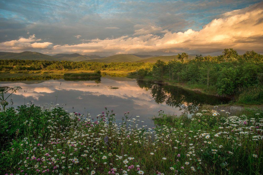 Закат над озером