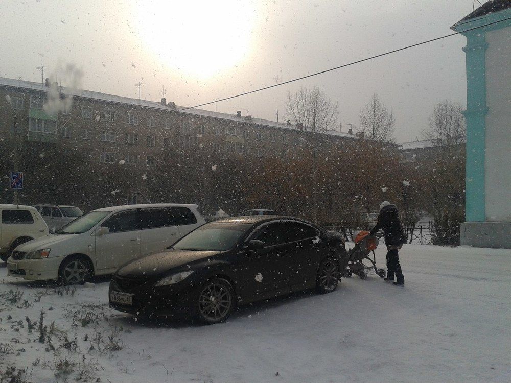 Ещё 1 фото с машиной но у с людьми