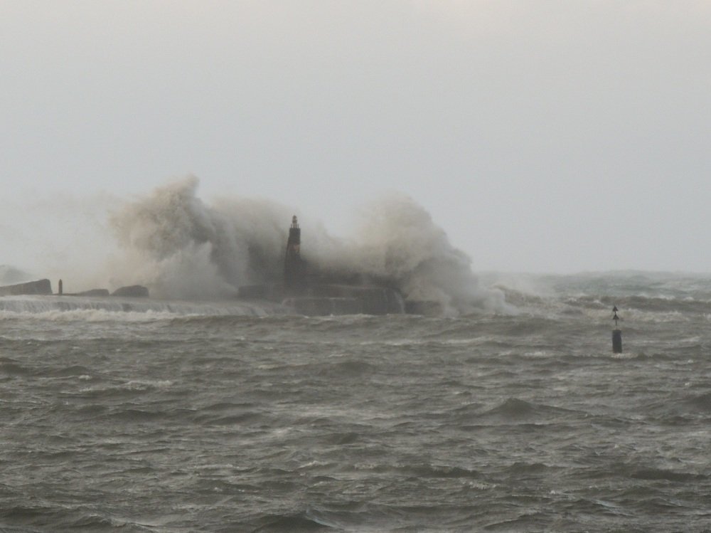 Шторм.Остров Сахалин.Город Холмск.