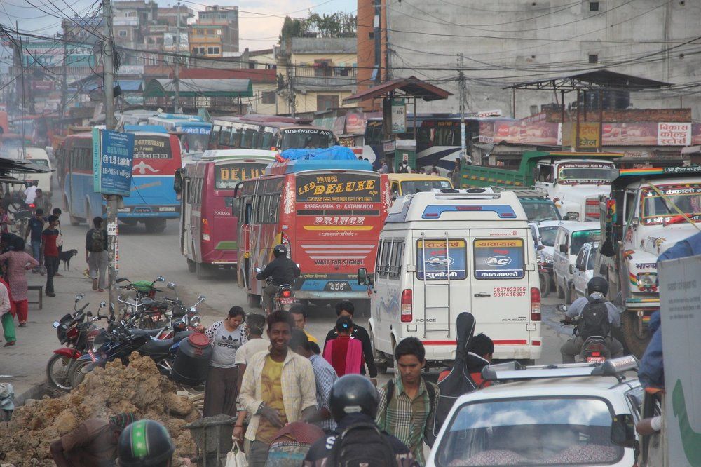жизнь бурлит