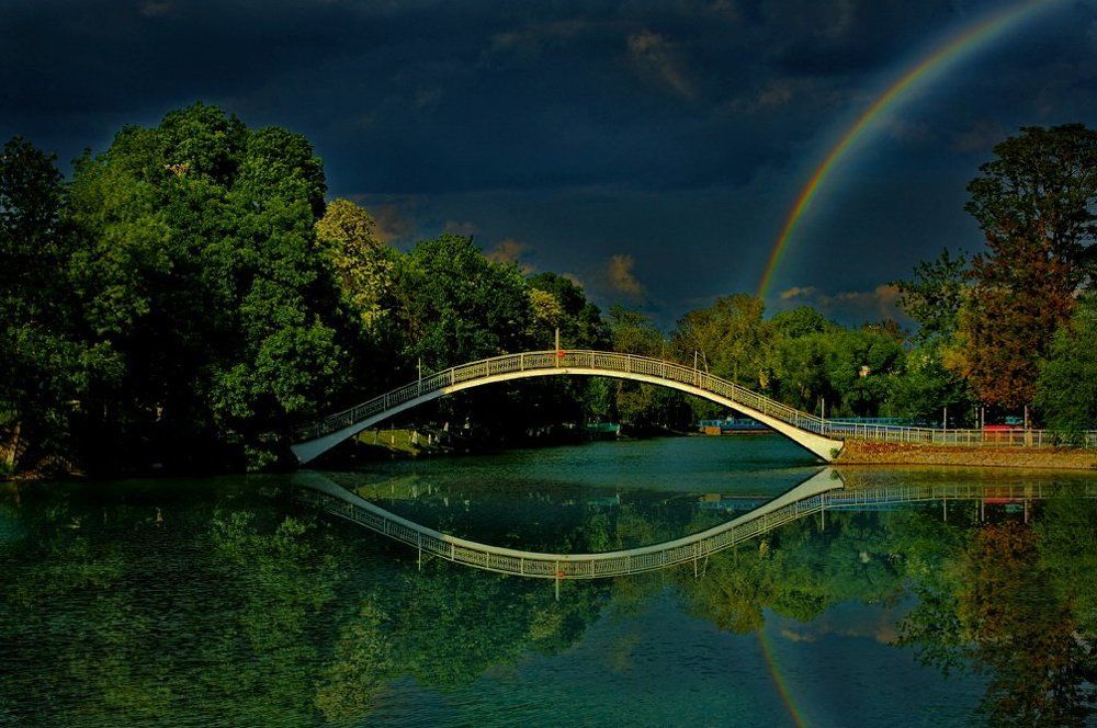 Радуга над озером.