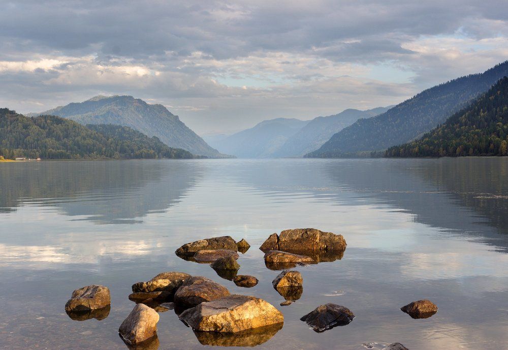Осенний вечер на озере Телецком.