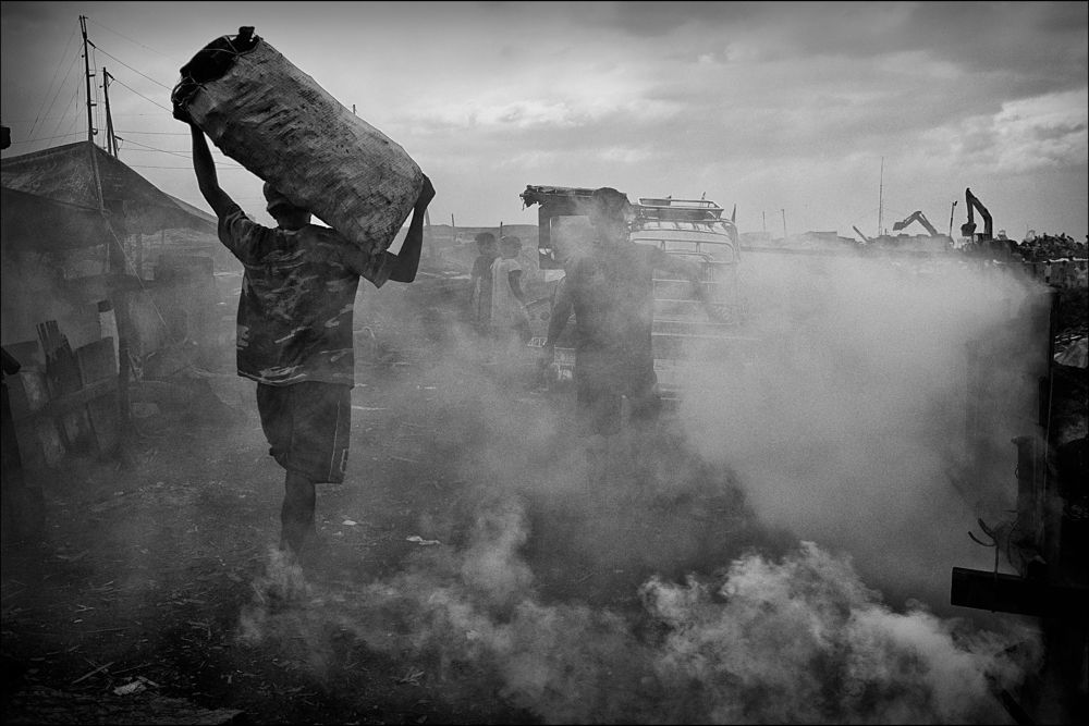 Mausok na Kapaligiran (Smokey Surroundings)