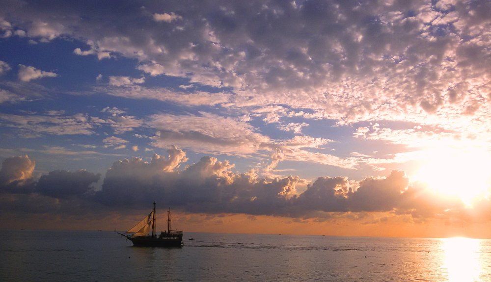 Налево от заката