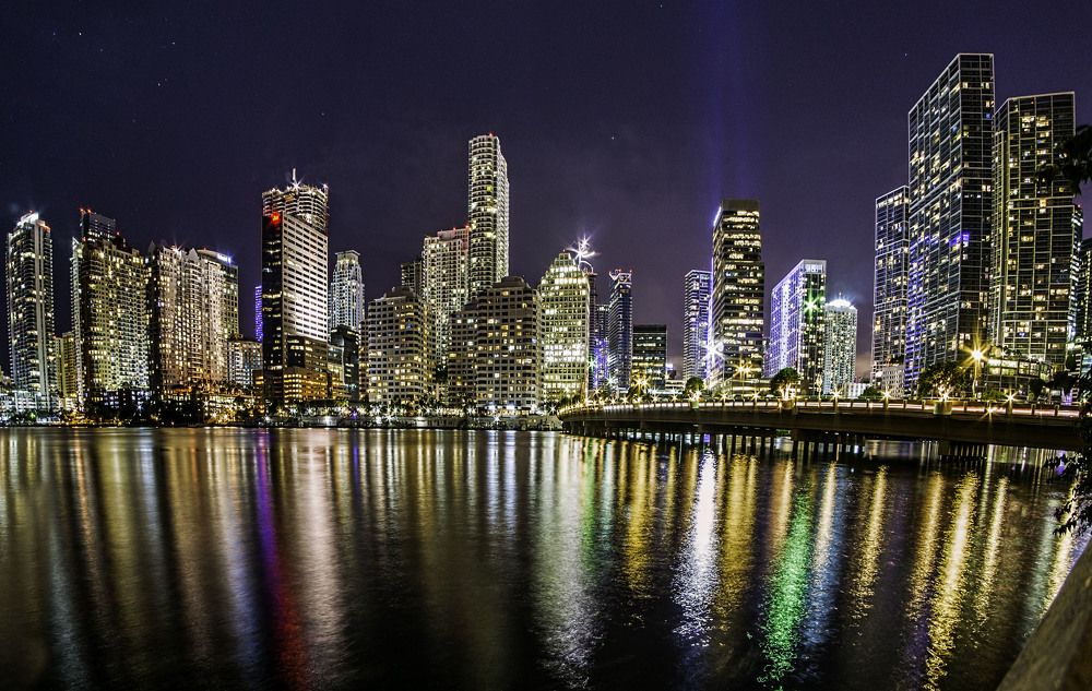 Из серии "ОГНИ БОЛЬШОГО ГОРОДА"