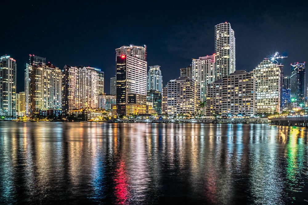 Из серии "ОГНИ БОЛЬШОГО ГОРОДА"