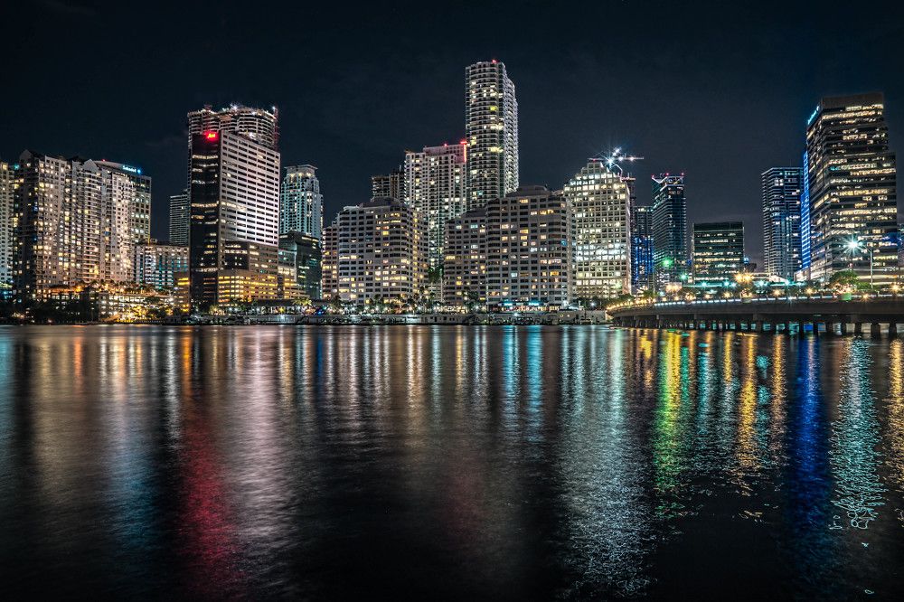 Из серии "ОГНИ БОЛЬШОГО ГОРОДА"