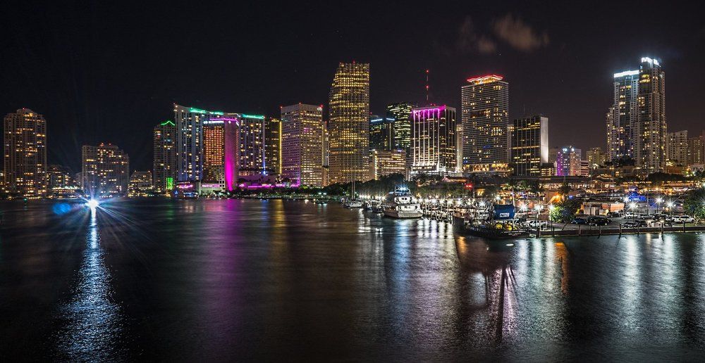 Из серии "ОГНИ БОЛЬШОГО ГОРОДА"