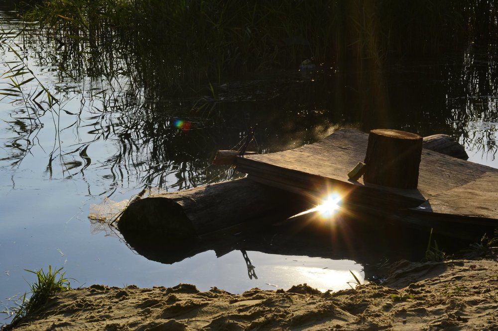 закат в озере