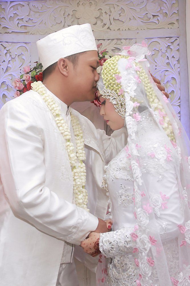 Kissed his wife's forehead