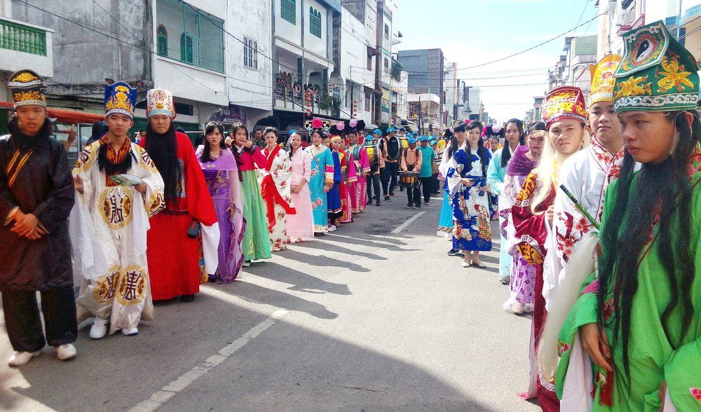 the beautiful Chinese dress parade