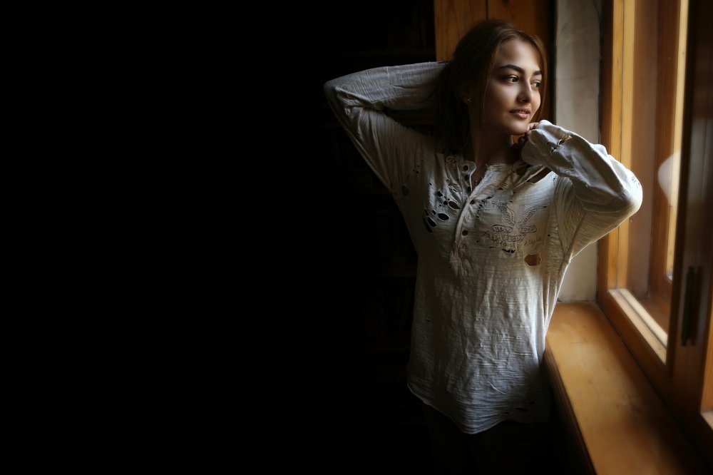 Inobat at the window