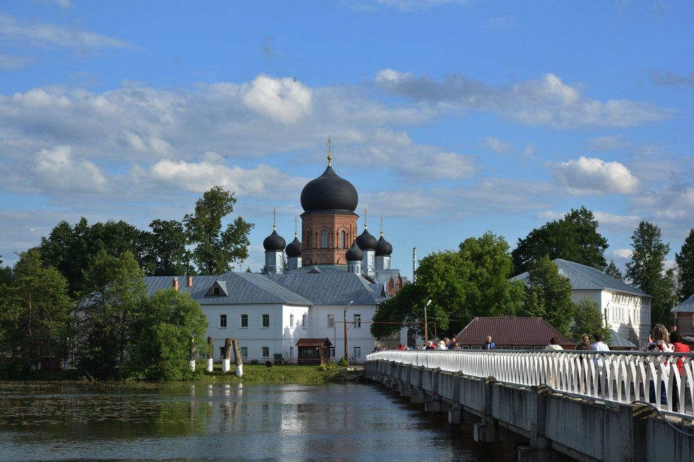 Островной монастырь