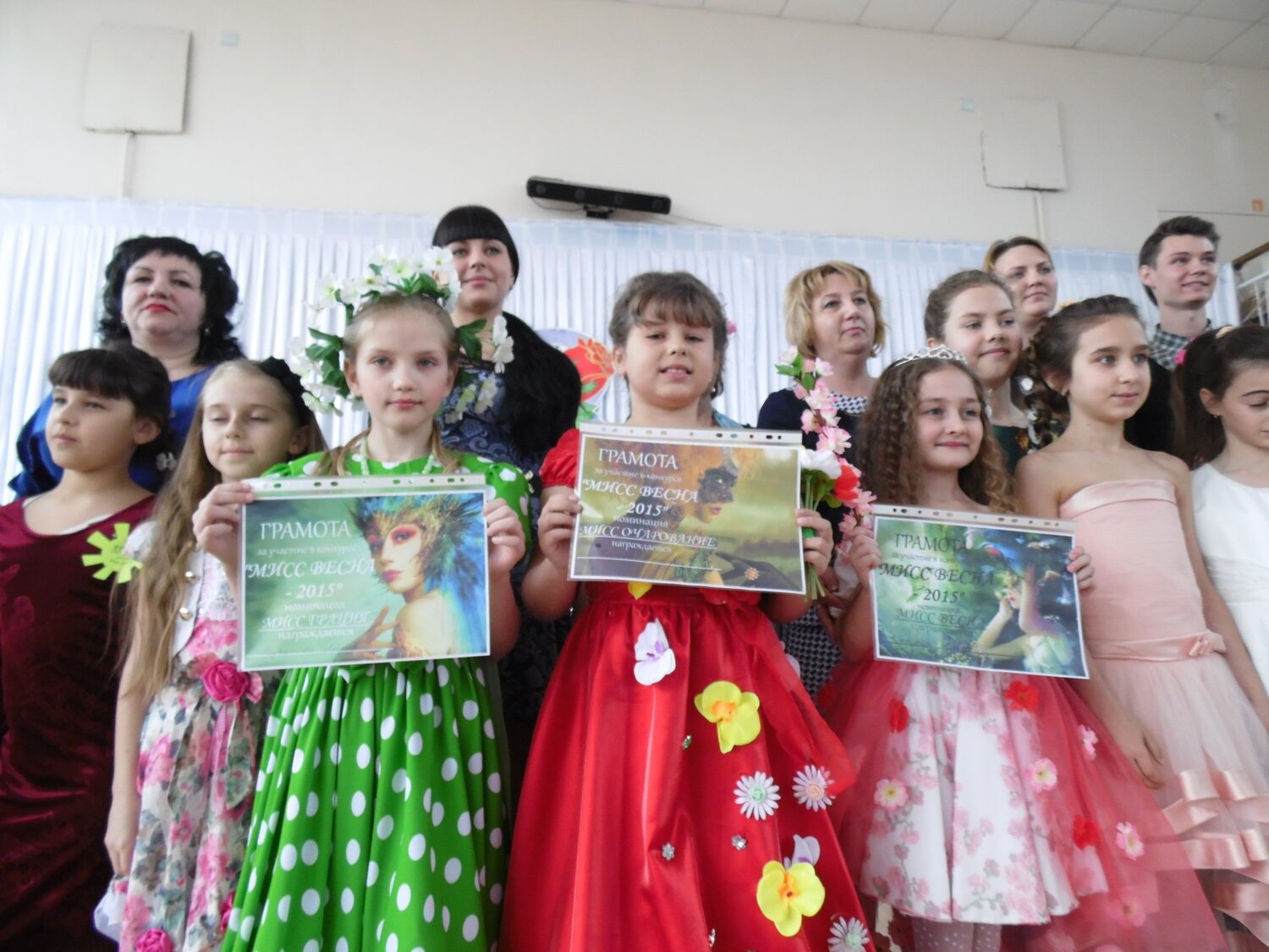 конкурс мисс весна.....