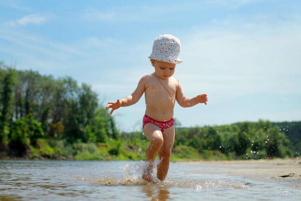 Бегущая по берегам.