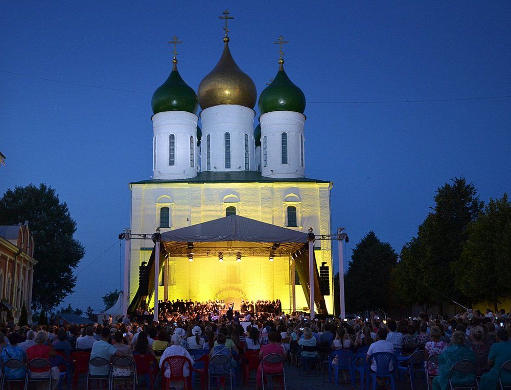 Коломна..Соборная площадь.. Опера "Царская невеста"...