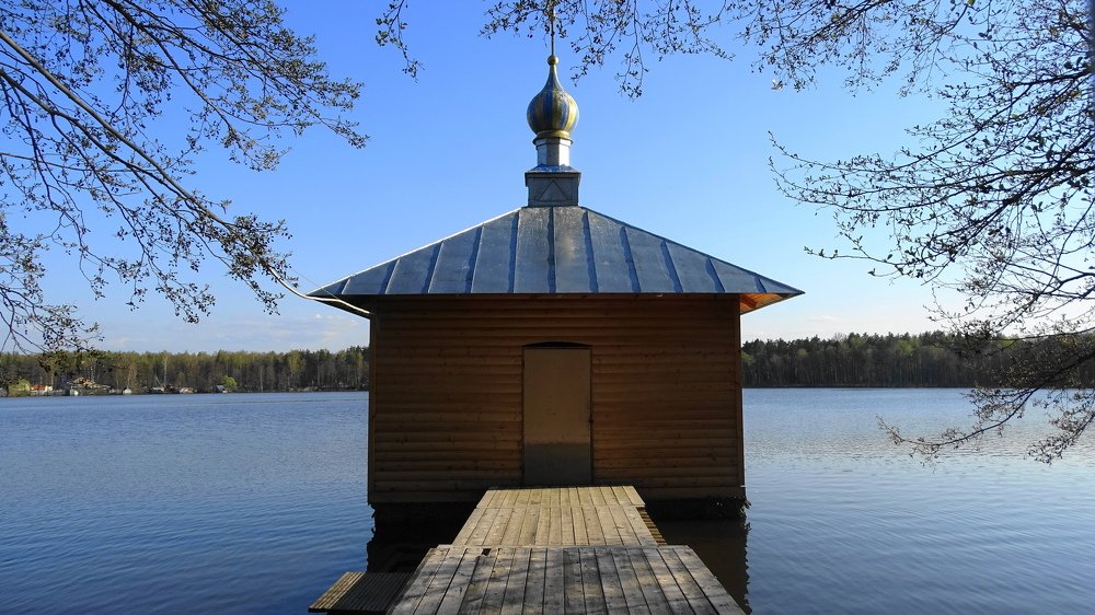 У Введенского озера (монастырь.г.Покров)