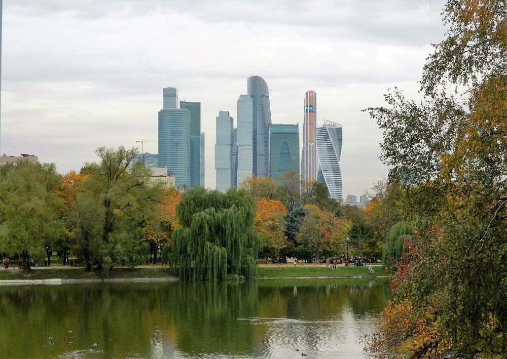 Москва-Сити со стороны Новодевичьего монастыря