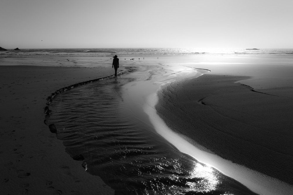 Реки, которым повезло, впадают в океаны. Lucky rivers fall into the oceans