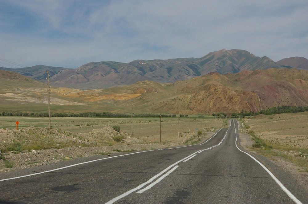 дорога к разноцветным горам