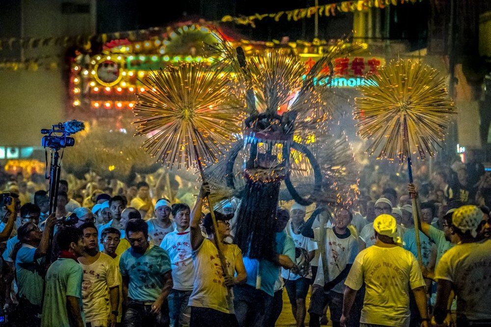 fire dragon dance of mid-autumn festival