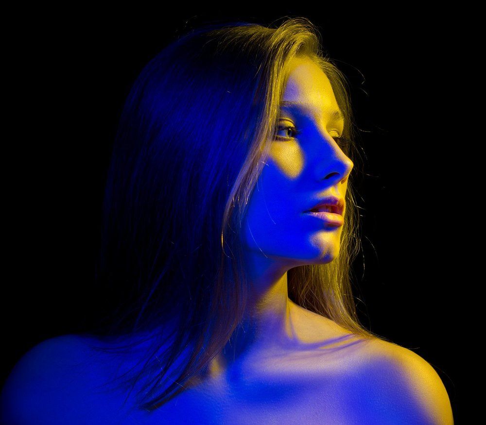 Портрет в сине желтых тонах