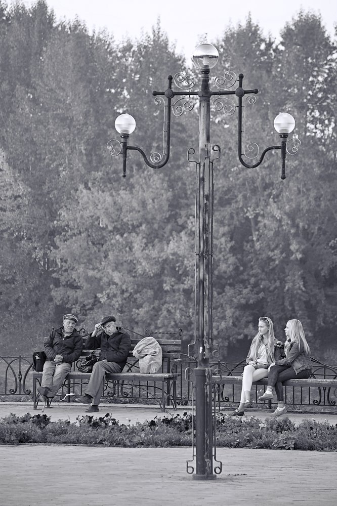 2D (два дедушки и две девушки)