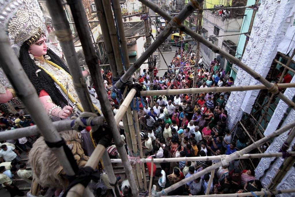 Looking at the deity