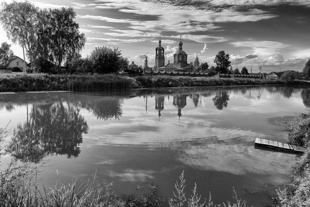 Стоят церквушки по Руси...