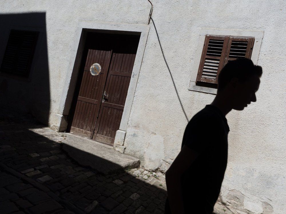 On a leash in the squares/На поводке в квадратах