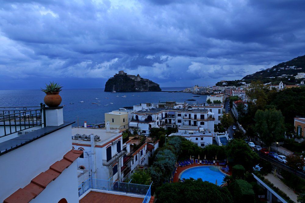 Арагонский замок. утро, день,вечер, ночь.