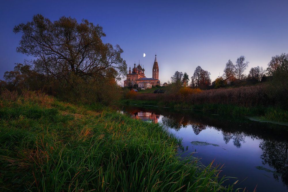 Светит месяц, светит ясный...