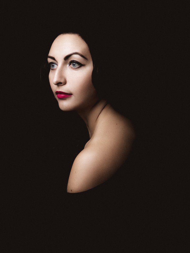 Портрет молодой женщины