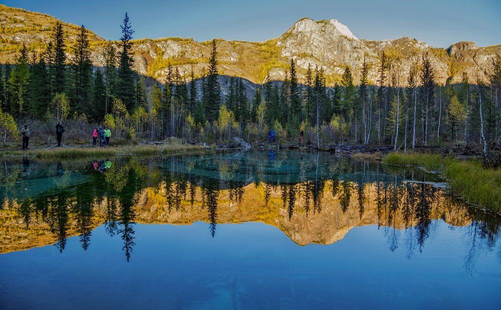 Отражения горного озера