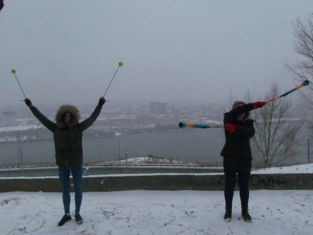 Пои.
