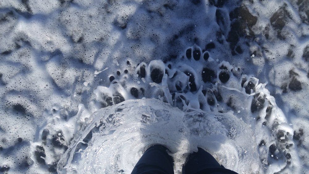 Crashing waves